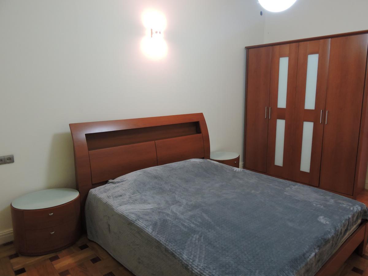 דירות טביליסי 1 Shota Rustaveli Avenue מראה חיצוני תמונה